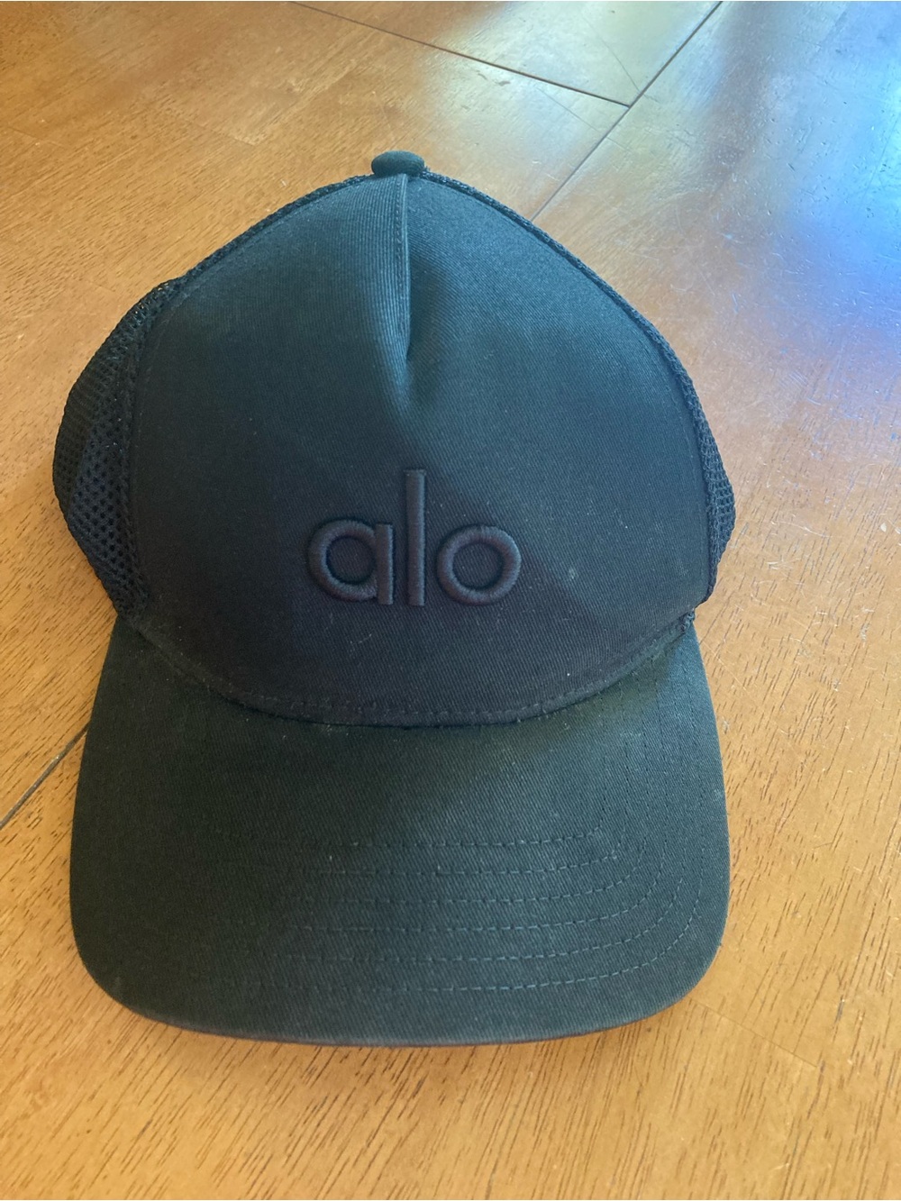 ALO Yoga Men’s Black Mesh Logo Cap - fair condition